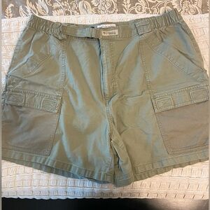 XL Dark Green PFG Columbia shorts